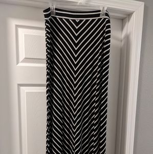 LOFT Large Black and White Chevron Maxi Skirt